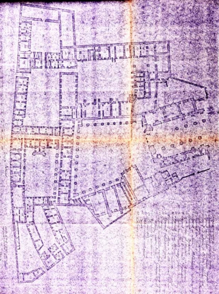Fig. 17 : Plan d’ensemble de l’Université, 1802. Le Nord est placé en haut. Les lieux sont numérotés par catégorie (un numéro unique désigne plusieurs lieux remplissant la même fonction). Le commentaire est en langue française. (Archives DHC).