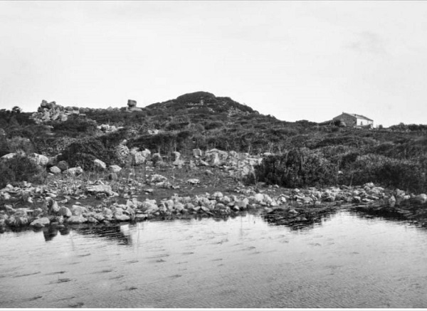 Figure 5. Nuraghe Seruci, Gonnesa, southwest Sardinia, at the beginning of the 20th century, before the archaeological excavations (Photo Credit: Lord Ashby 1921 from the archive of the Comune di Gonnesa).