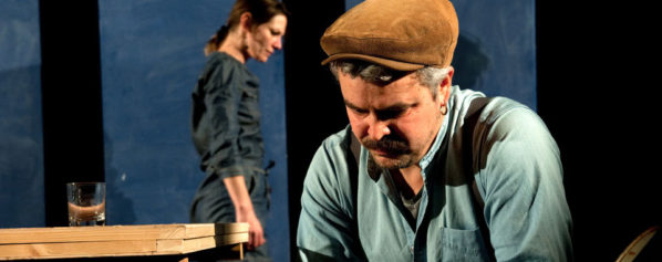 DES COUTEAUX DANS LES POULES