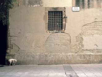 Élodie Merland, SOL AMB EL SEU PROPI SILENCI, intervention in situ, craie blanche / photographie, Barcelone, Espagne (2018)