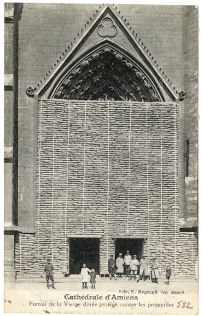 Cathédrale d'Amiens - Portail de la Vierge dorée protégé contre les projectiles