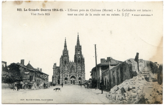 La Grande Guerre 1914-1915 - L'Epine près de CHalons (Marne) - La cathédrale est intacte ; tout un côté de la route est en ruines