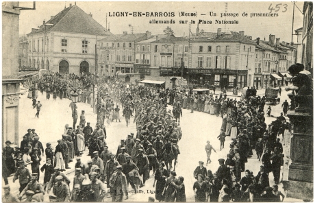 Ligny-en-Barrois (Meuse) - Un passage de prisonniers allemands sur la Place Nationale