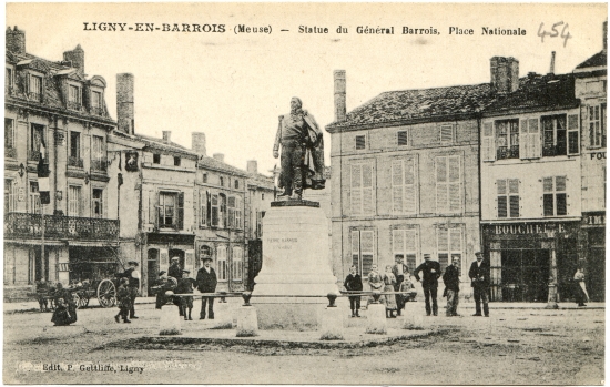 Ligny-en-Barrois (Meuse) - Statue du Général Barrois. Place Nationale