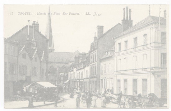 Troyes - Marché aux Puces, rue Passerat