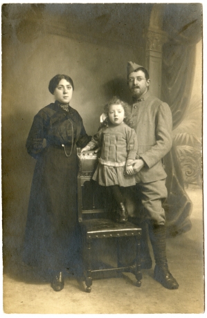 Sans titre [parents avec Denise vers 1917]