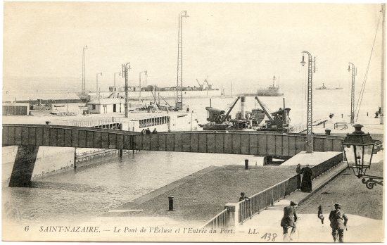 Saint-Nazaire (L.-Inf.) - Le Pont de l'Ecluse et l'entrée du Port