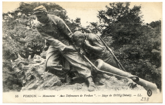 Verdun. - Monument "Aux défenseurs de Verdun". - Siège de 1870 (Détail).