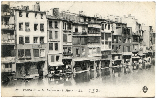 Verdun. - Les maisons sur la Meuse