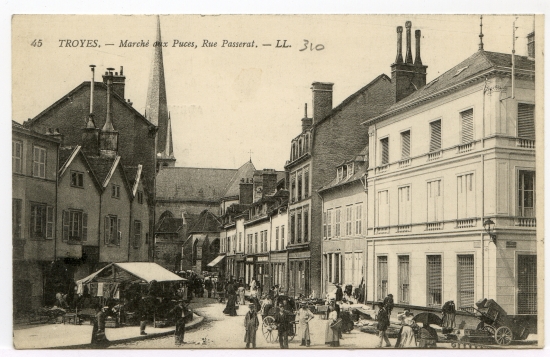 Troyes - Marché aux Puces, rue Passerat