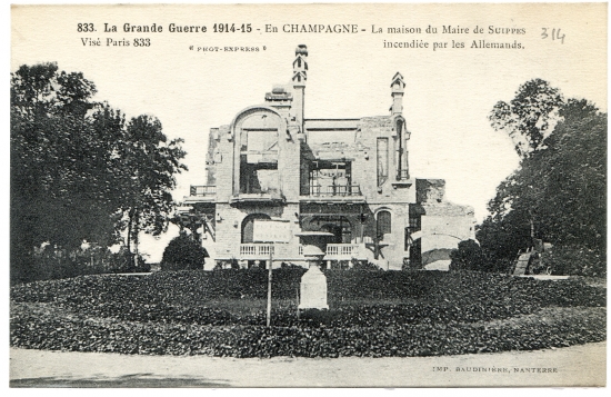 La Grande Guerre 1914-15 - En Champagne - La maison du Maire de Suippes incendiée par les Allemands.