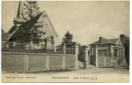 Troissereux. - Eglise et Mairie