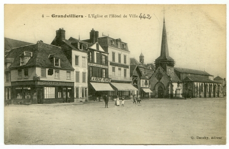 Grandvilliers - L'Eglise et l'Hôtel de ville