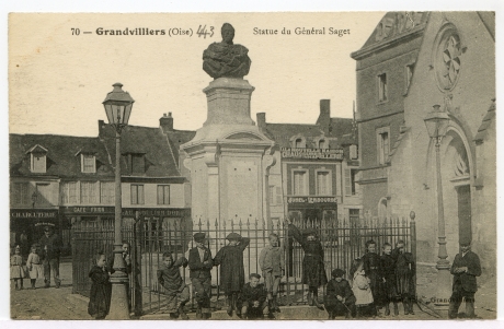 Grandvilliers (Oise) - Statue du Général Saget