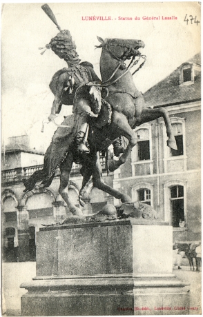 Lunéville. - Statue du Général Lasalle