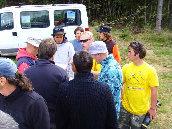 Enlarge briefing_British_team.jpg