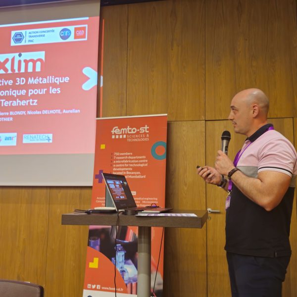 C. Guines au pupitre pour présenter ses résultats