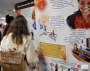 Panneaux de l'exposition Rencontre avec des chercheuses lors de l'inauguration