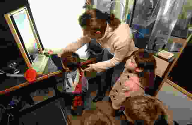 Enlarge enfant_soufflant_sur_le_film_de_savon.jpg