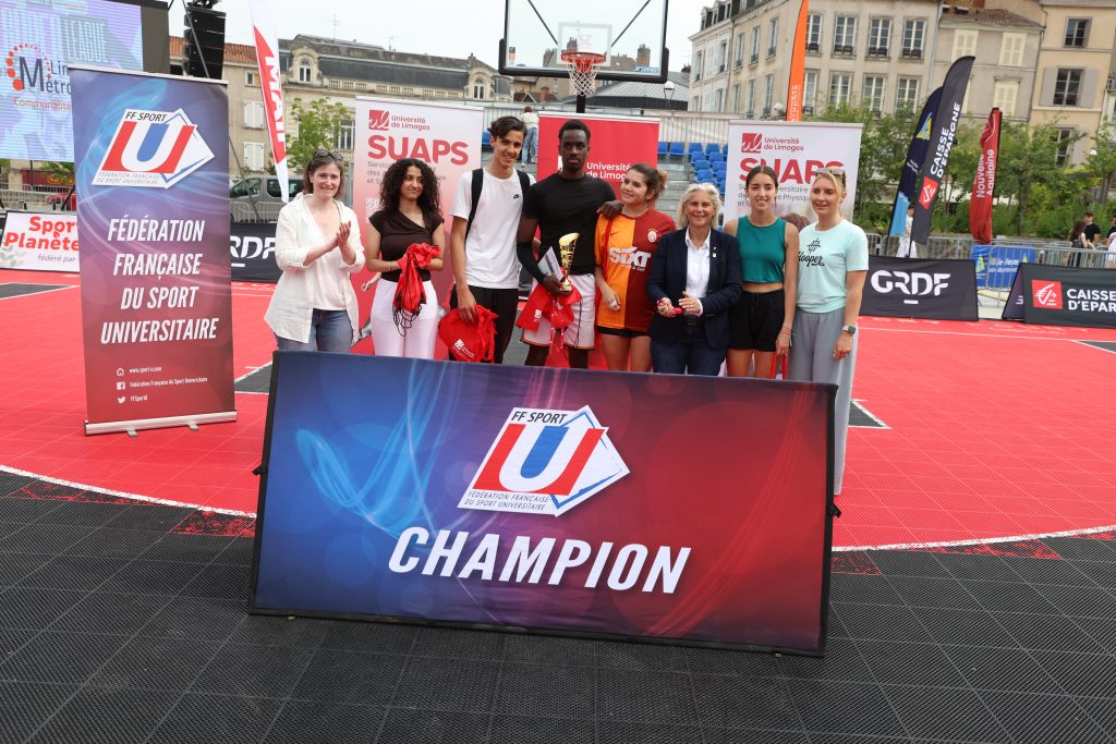 photo champion tournoi universitaire