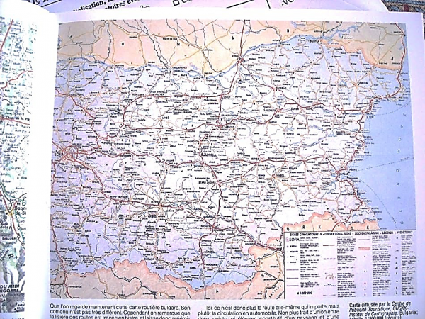 Fig. 3. La carte bulgare. Carte diffusée par le Centre de publicité touristique, GUGKK-Institut de cartographie, Bulgarie, échelle 1/800 000e (réduite)