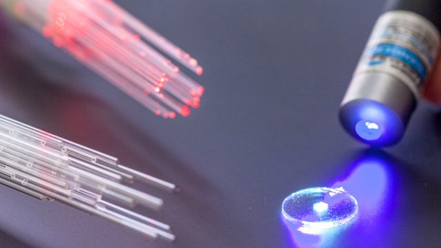 láser de fibras para transmitir información secreta - Université de Limoges