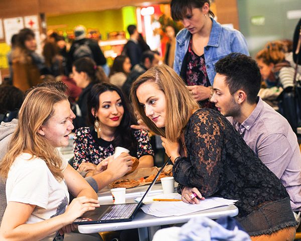 L'Université de Limoges vous propose un ensemble de services permettant d'étudier dans les meilleures conditions possibles et de vous épanouir