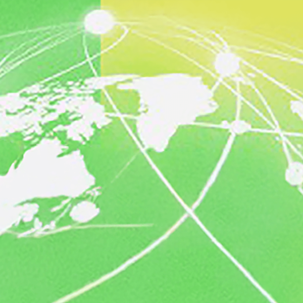 Illustration d’un globe terrestre avec des connexions lumineuses entre différents continents, symbolisant les échanges et la coopération internationale.