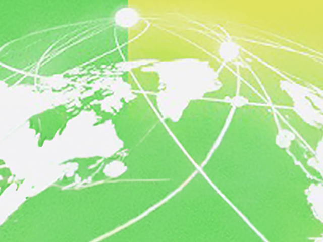 Illustration d’un globe terrestre avec des connexions lumineuses entre différents continents, symbolisant les échanges et la coopération internationale.